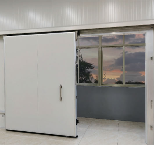 Medium sized manual sliding door